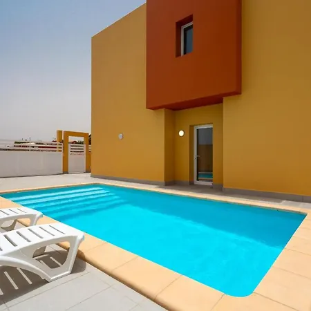 Mariposas Pool Holiday home *